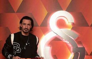 Hasan Kabze, depremzedeler için formasını bağışladı