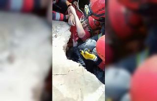 Hatay’da 3 kardeşin ardından, anne de enkaz altından...