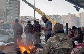 Hatay’da ailelerin bekleyişi devam ediyor