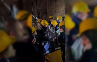 Hatay’da anne ve oğlu depremin 70’inci saatinde...
