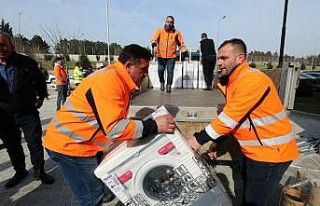 Hatay’da çadırkente 40 çamaşır makinesi Başiskele’den