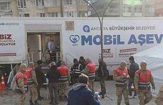 Hatay’da depremzede ve görevli personele sıcak...