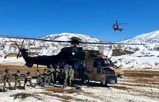 Hava Kuvvetleri deprem bölgelerine yardım malzemesi...