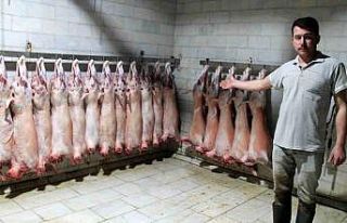 Hayvan üreticileri kuzularını keserek bağış...