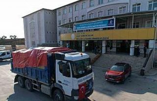 Her gün 300 aile yardım götürüyorlar