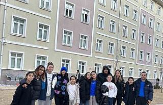 Hokey sporcularından depremzedelere destek