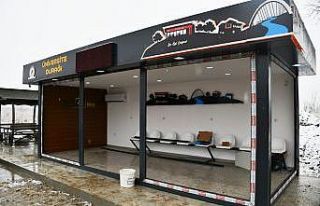 Hurda konteyner modern durak oldu