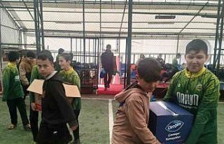 Ihlamurkentspor’dan deprem bölgesine hijyen malzemesi...