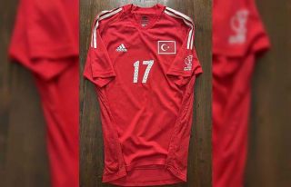 İlhan Mansız, Senegal maçında giydiği milli formayı...