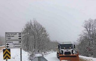 İnegöl’de karla kaplanan yollara anında müdahale