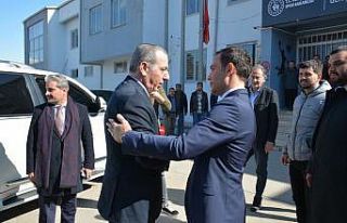 Irak Türkmen Bakanı Aydın Maruf depremzelere yardım...
