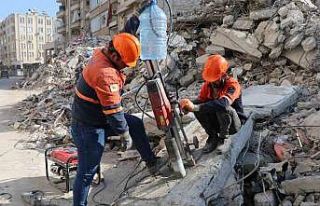 İskenderun’da enkazlardan deliller toplanıyor