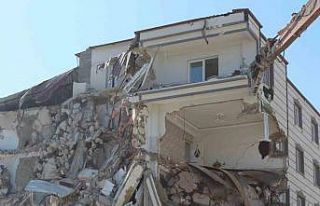 İslahiye’de ağır hasarlı binaların yıkımına...