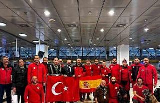 İspanyol ekipler ülkelerinde coşkuyla karşılandı