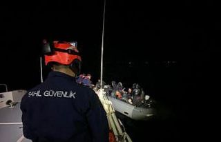 İzmir açıklarında 21 düzensiz göçmen kurtarıldı