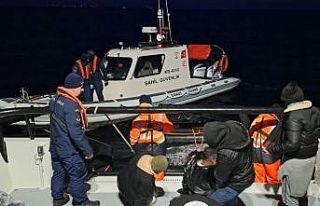 İzmir açıklarında 45 düzensiz göçmen kurtarıldı