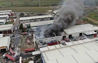 İzmir’de geri dönüşüm tesisindeki yangın 2...