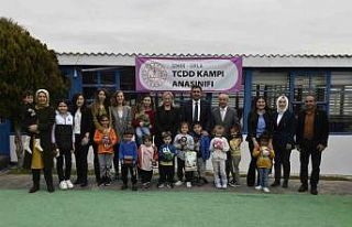 İzmir’deki depremzede çocuklar, gönüllü öğretmenlere...