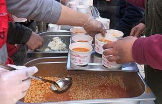 İzmit Belediyesi, Hatay’da sıcak yemek dağıtımına...