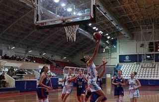 İzmit Perileri hazırlık maçından başarıyla...