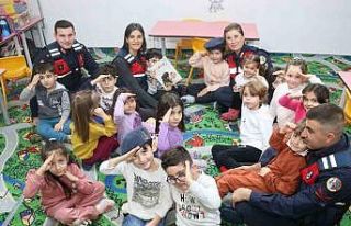 Jandarma çocukları mesleki alanlarında bilgilendirdi