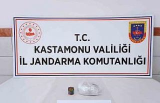 Jandarma ekiplerince üstünde esrar ile yakalanan...
