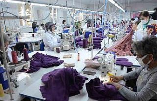 Kadın kursiyerler fabrika gibi çalışıp depremzedeler...