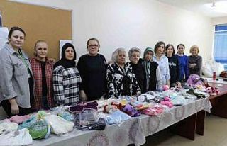 Kadınlar afetzedeler için el emeği ürünler üretiyor