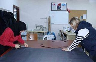 Kadınlar deprem bölgesi için uyku tulumu üretiyor