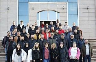 Kahramanmaraş’a giden gönüllü berberler depremzedeleri...