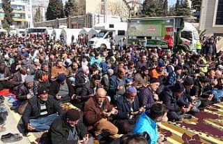 Kahramanmaraş’ta depremde ölenler için eller...