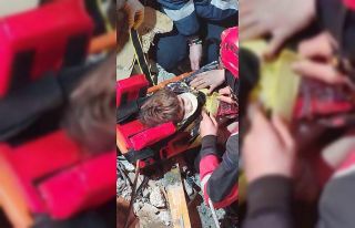 Kahramanmaraş’ta iki kardeş enkaz altından çıkartıldı