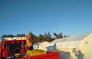 Kahta Belediyesi’nden çadır kentte ilaçlama çalışması