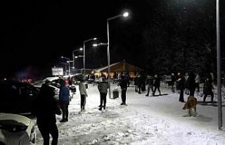 Kar hem eğlendirdi hem uğraştırdı