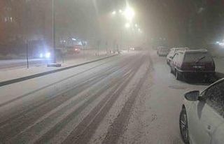 Kar yağışı Adıyaman’da ulaşımı aksattı