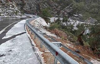 Kar yağışı Datça’yı beyaza büründü