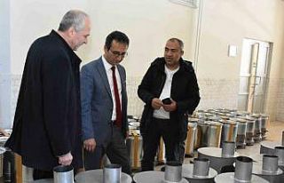 Karaman’da depremzedeler için üretilen sobalar...