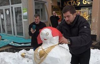 Kardan gelin yapıp 300 gram altın taktılar