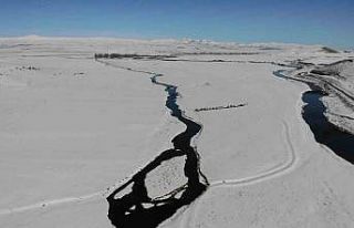 Kars Çayı menderesleri görsel şölen sunuyor