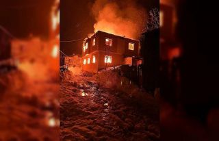 Kastamonu’da iki katlı ev alevlere teslim oldu