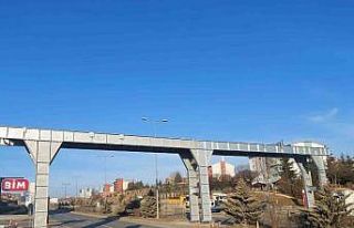 Kastamonu’da yaya üstgeçidinin tabliye montajı...