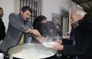 Kayapınar Belediyesi deprem bölgelerinde yaraları...