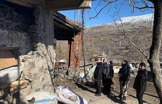 Kaymakam Yılmaz, depremde hasar gören evleri inceledi