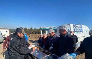 Kayseri Büyükşehirden Günlük 15 Bin Depremzedeye...