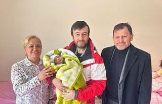 Kayseri’de doğan depremzede bebeklere altın hediyesi