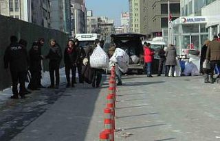 Kayseri’deki ağır hasarlı binada yıkım öncesi...