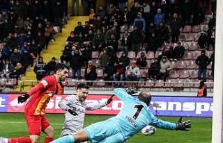 Kayserispor bir kez daha Başakşehir’i yendi