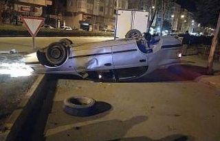 Kaza yaptığı otomobili bırakıp kaçtı