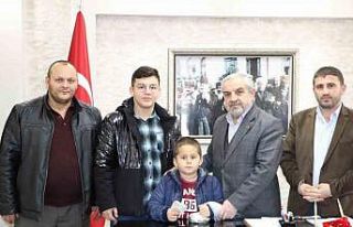 Kendi küçük, yüreği büyük