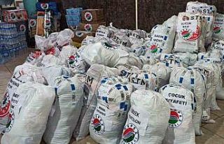 Kepez’den deprem bölgesine kadın eli